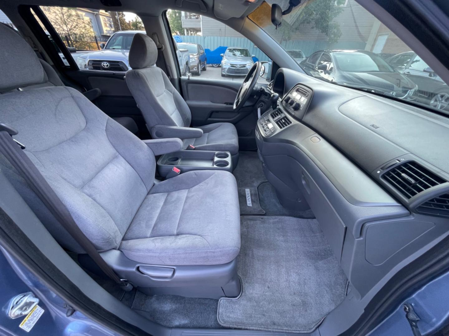 2007 Blue /Silver Honda Odyssey EX (5FNRL38457B) with an 3.5L V6 SOHC 24V engine, 5-Speed Automatic Overdrive transmission, located at 1501 West 15th St., Houston, 77008, (713) 869-2925, 29.797941, -95.411789 - Photo#7